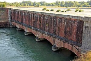 L'uscita del canale Cavour dal sottopasso